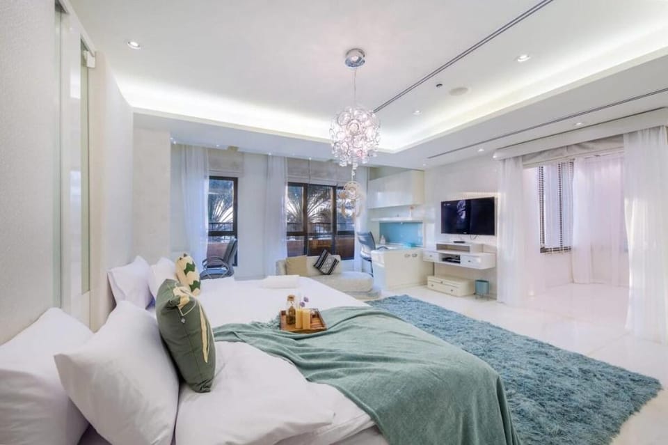 Ultra Lux 6BR Villa w theater private beach & pool Villa in Dubai