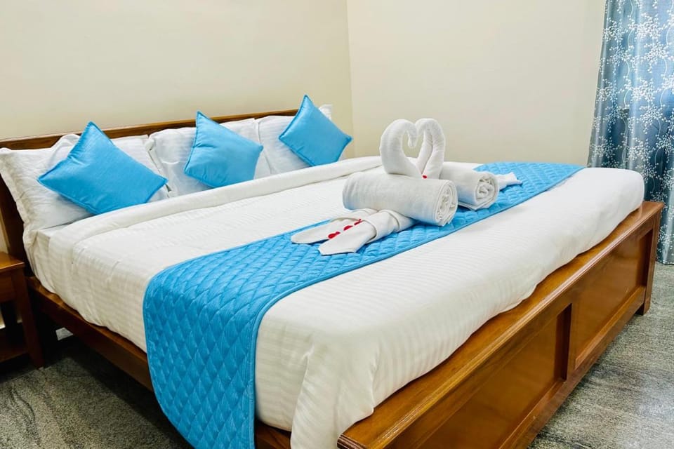 TrueLife - Bhavya Manor - Breakfast Included - 2500 SFT Modern homes with Garden - Panorama Tirumala Mountain View - Peaceful Location - Fast WiFi - Many restaurants nearby - Large hall, AC bedrooms, Kitchen - Android TV - Top service with lots of Love Apartment in Tirupati