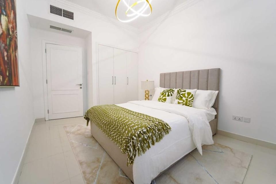 Stunning Lux 4BR + maids Pvt Villa in Al Barsha Vacation rental in Dubai