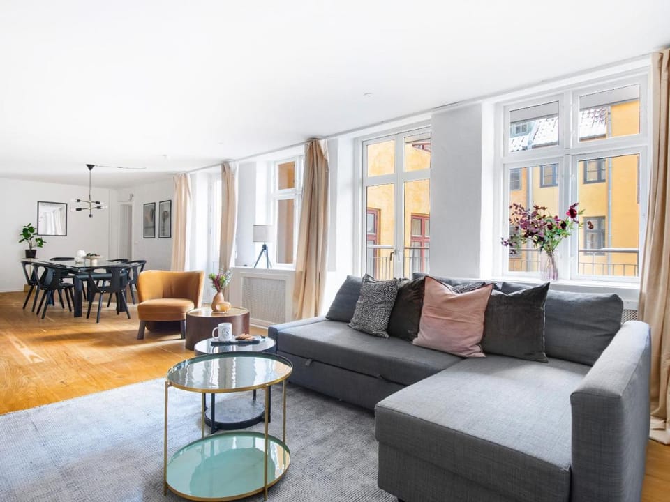 City 1- Pleasant 4-Bdr Apt in Central Copenhagen Apartment in Copenhagen