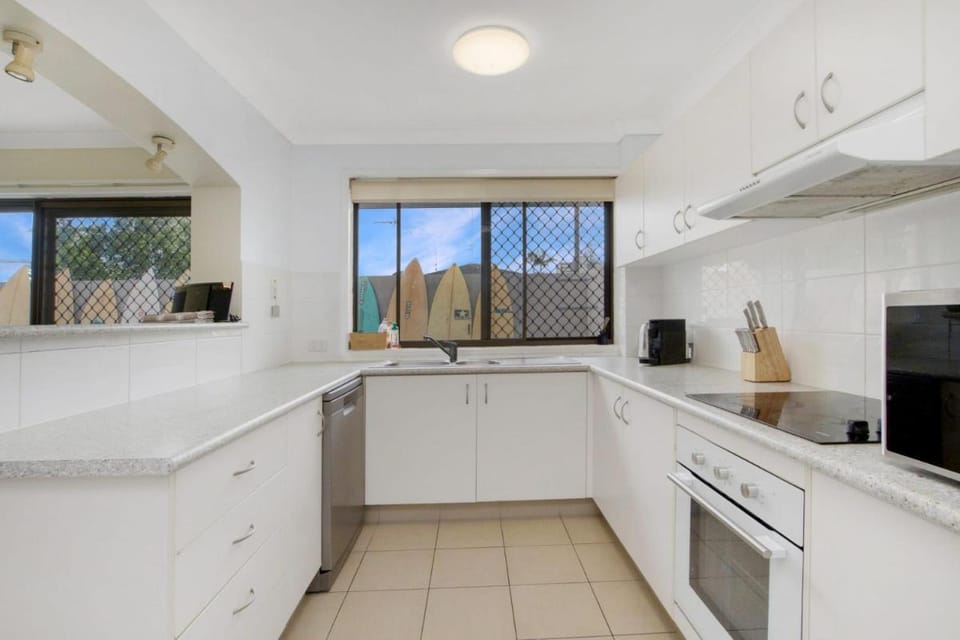 Gorgeous 3BR Pet Friendly - Paradise Villa 2 Vacation rental in Surfers Paradise