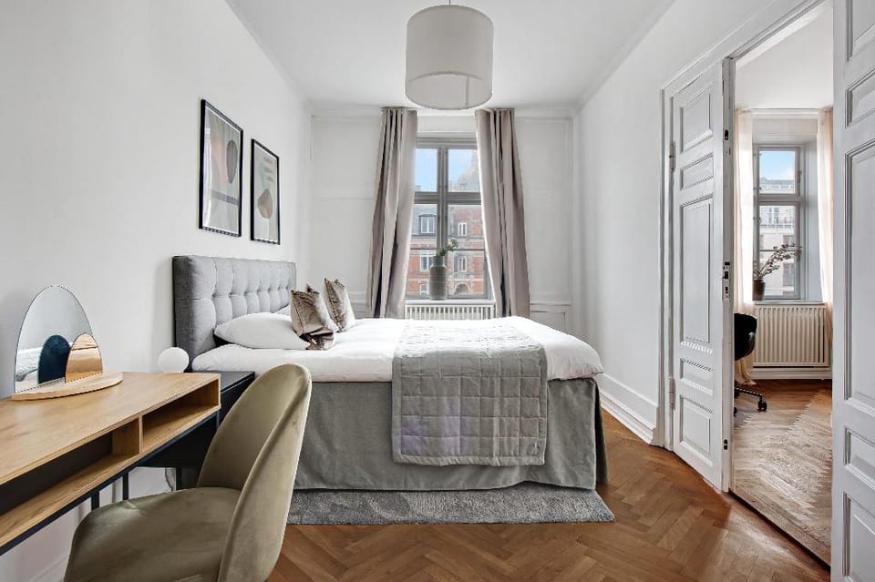 Sanders 5-bedroom professionally serviced apartment with a central location Apartment in Copenhagen