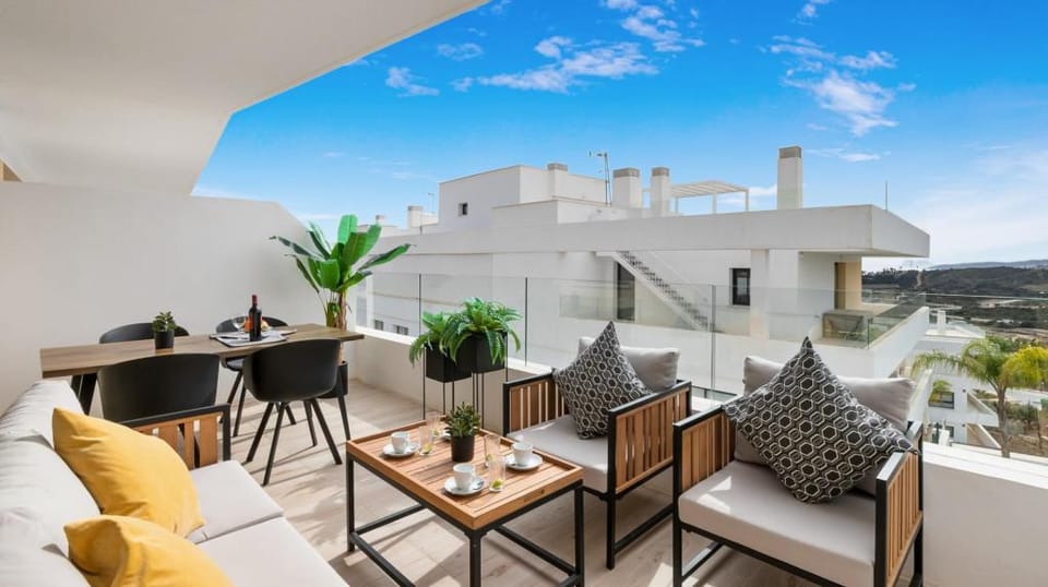 Roli in Estepona with 2 bedrooms and 2 bathrooms Apartment in Costa del Sol