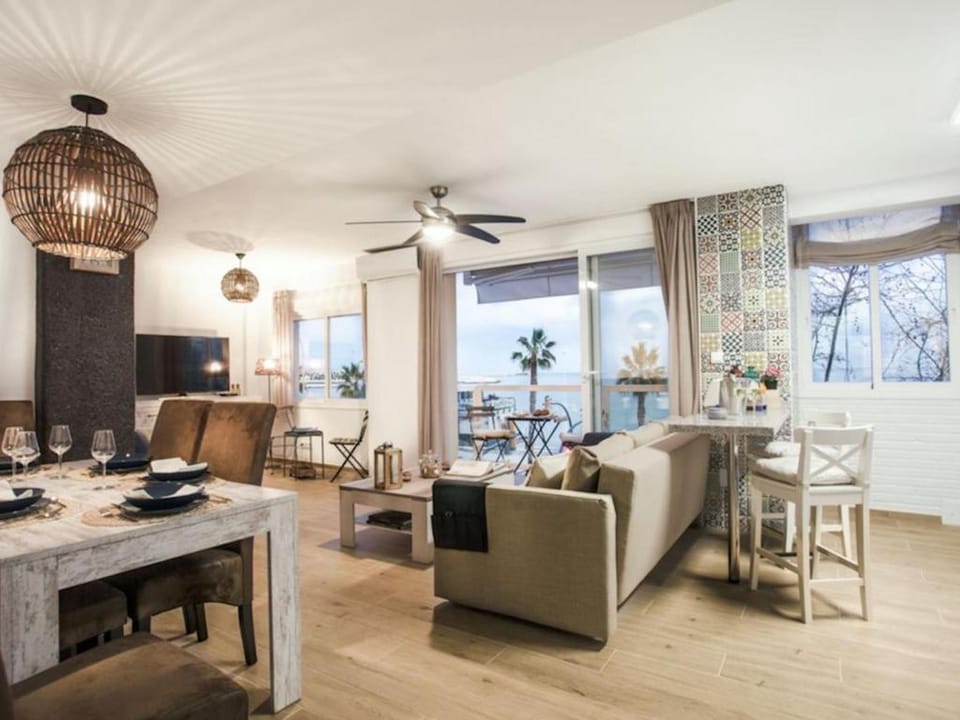 Mendoza with terrace Apartment in Malaga