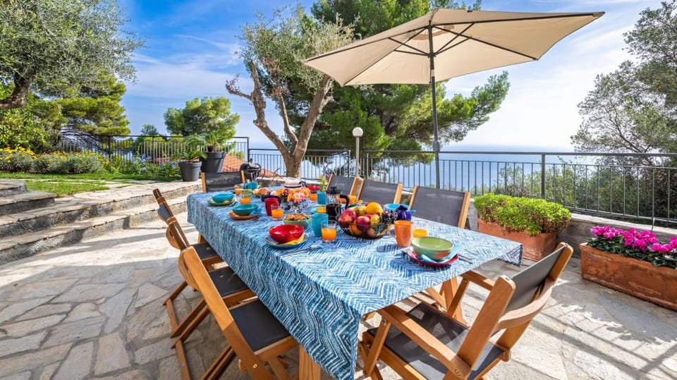 Villa Nel Blu 8 Apartment in Liguria