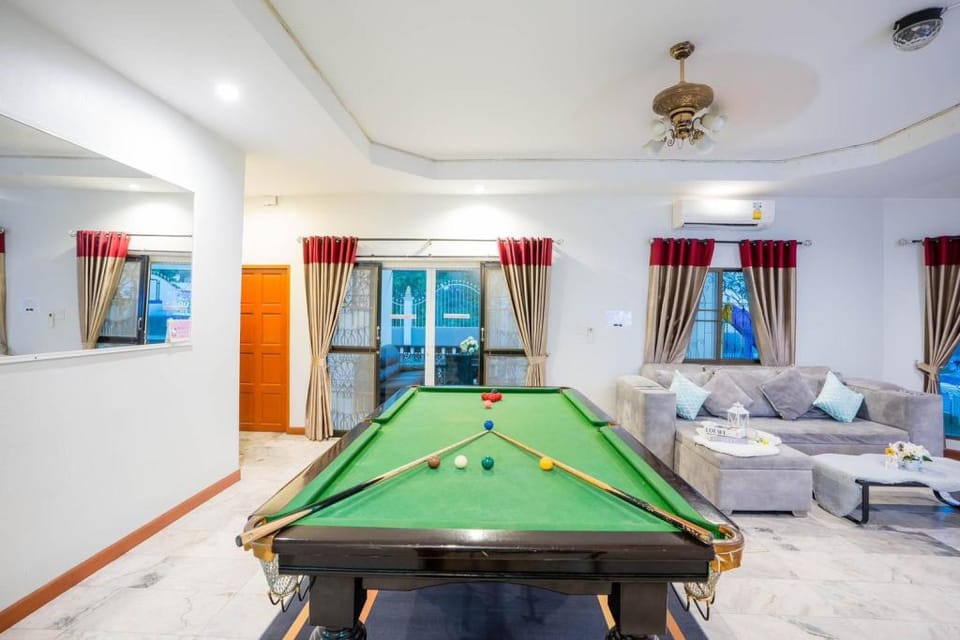 Jacuzzi Pool Villa Pattaya Villa in Pattaya City
