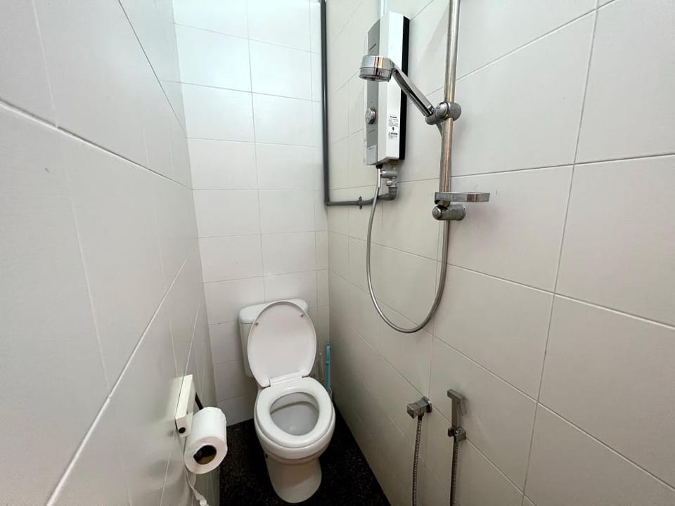 DeMUJI2 8PAX CentralTown in AirPutih, Netflix, AC Vacation rental in Pahang, Malaysia