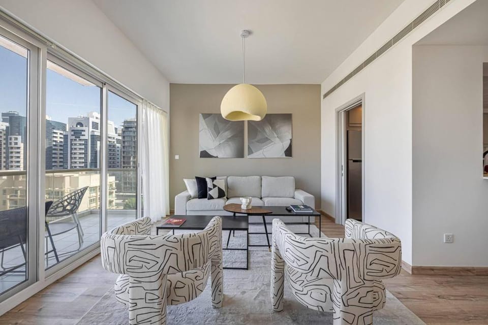 New Fully Upgraded Central Located Fits 6 Apartment in Dubai