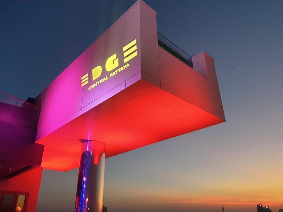 Edge central Pattaya  2bedroom Sea View  Apartment in Pattaya City