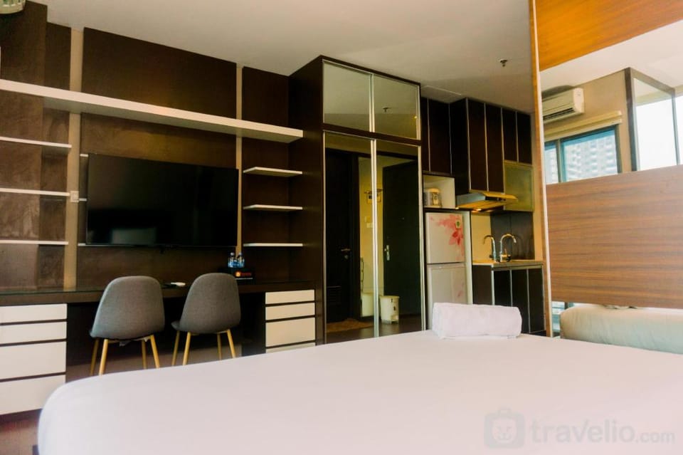 Homey Minimalist Studio at GP Plaza By Travelio Apartment in South Jakarta City