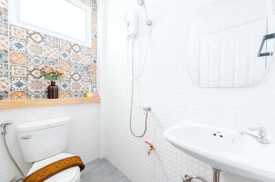 Beach Block No.5 Hostel (Standard Room A1) Apartment in Nong Kae