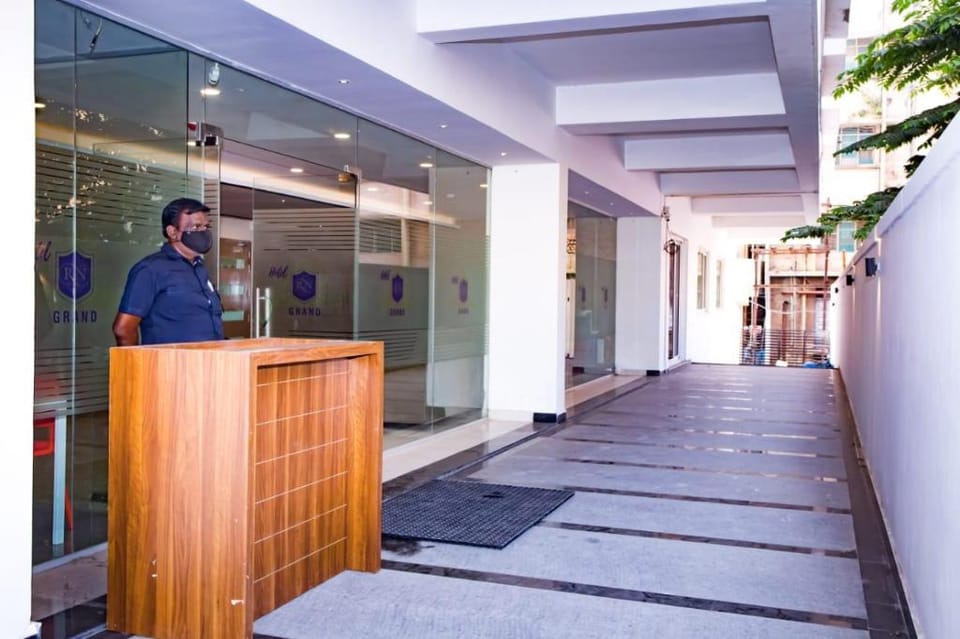 HOTEL RN Grand Hotel in Vijayawada