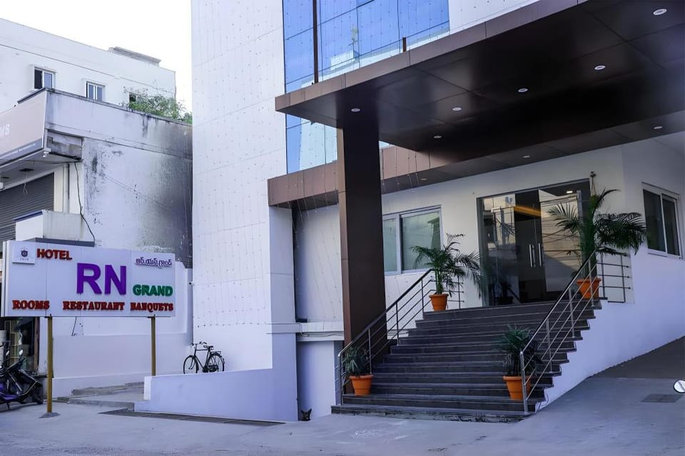 HOTEL RN Grand Hotel in Vijayawada