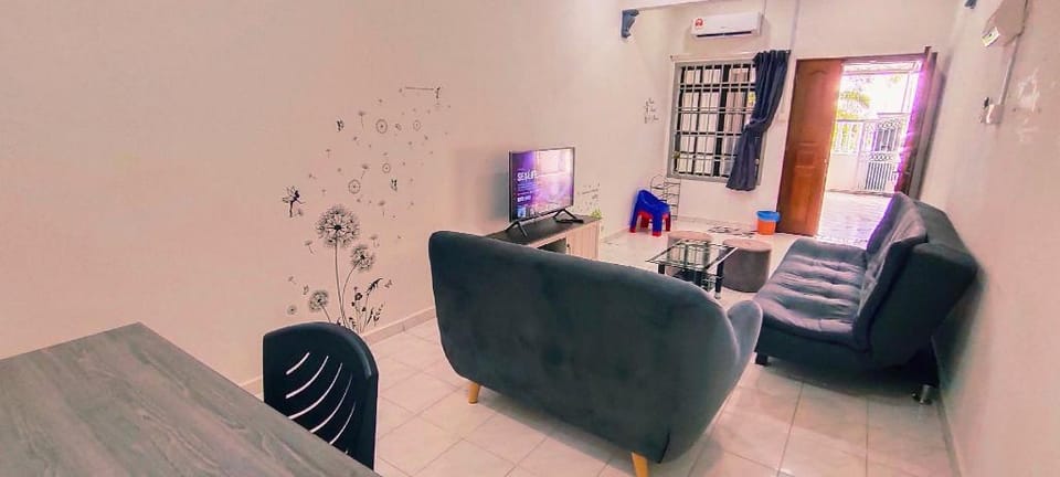 Tmn Gunung Pulai Kulai Homestay 177 3R9P near JPO Vacation rental in Johor