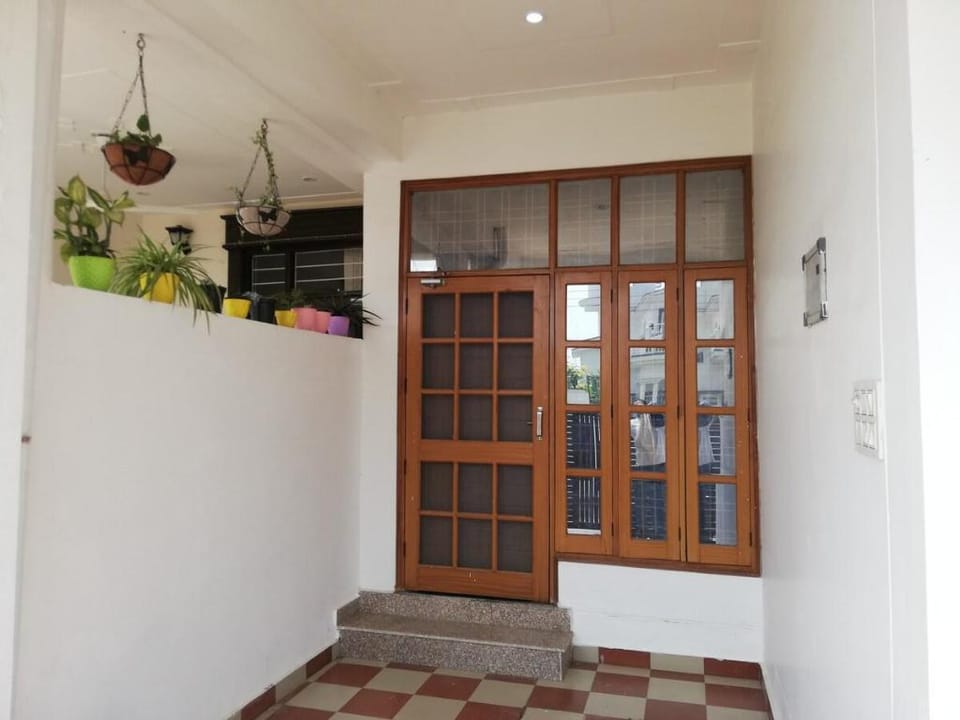 Feel at Home, Rooms in Villa, Sahastradhara Road Villa in Uttar Pradesh