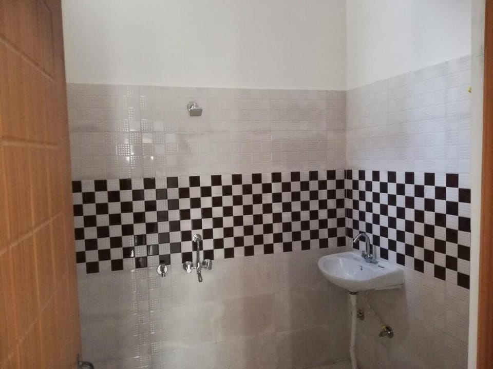 Feel at Home, Rooms in Villa, Sahastradhara Road Villa in Uttar Pradesh