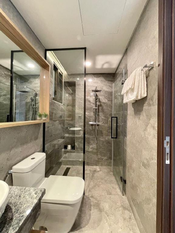 Luxury 2 King BD 2 BA Infinity Pool & Gym Apartment in Ho Chi Minh City