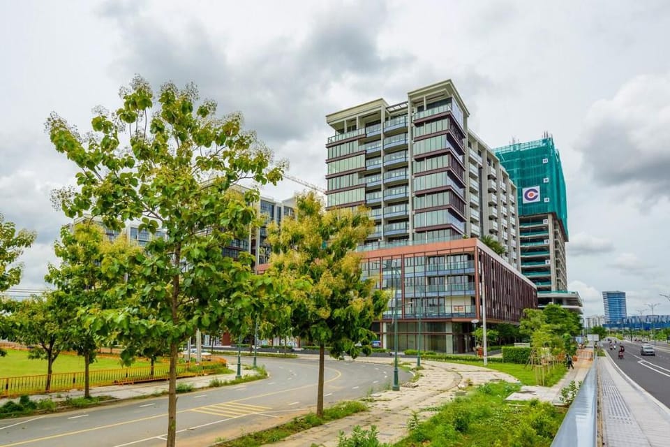 Luxurious Warming Apartment + City View @Metropole Apartment in Ho Chi Minh City