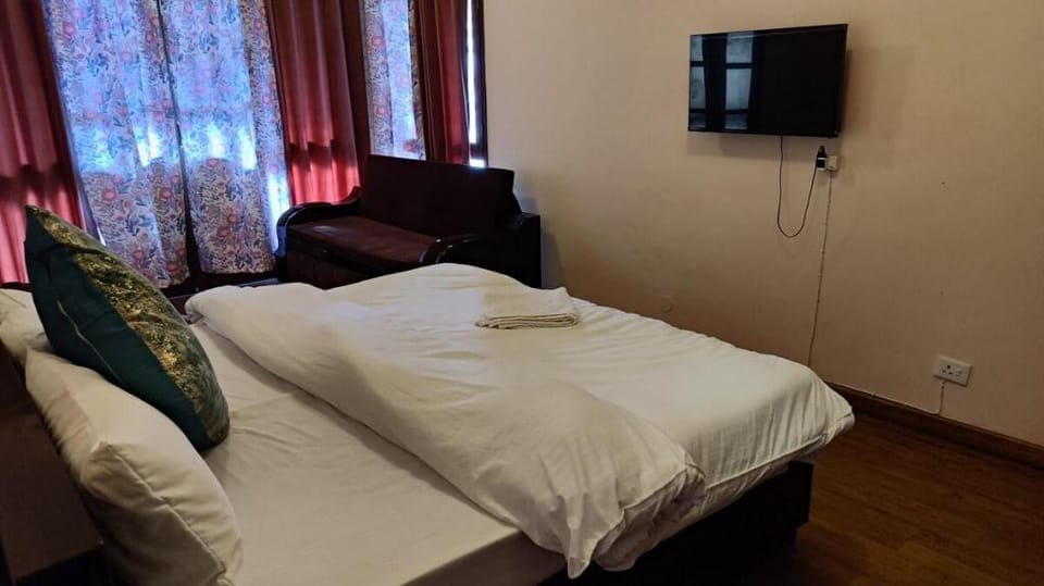 Cosy Homes Rajpur Road Near GRD College  Vacation rental in Dehradun