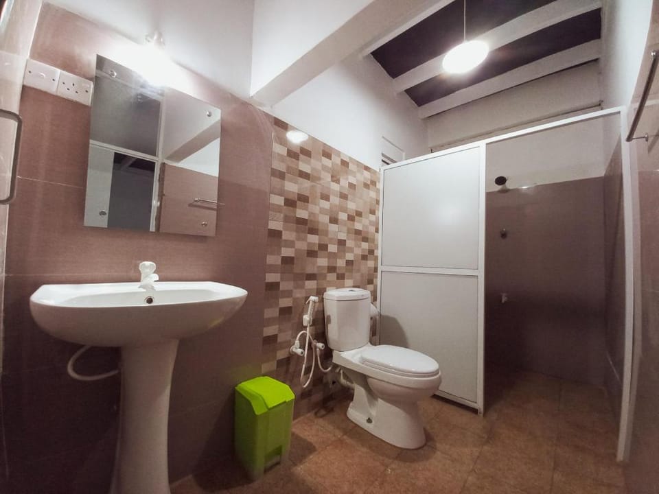 Glance Beach Ahangama. Get the surfboard in hand. Apartment in Ahangama