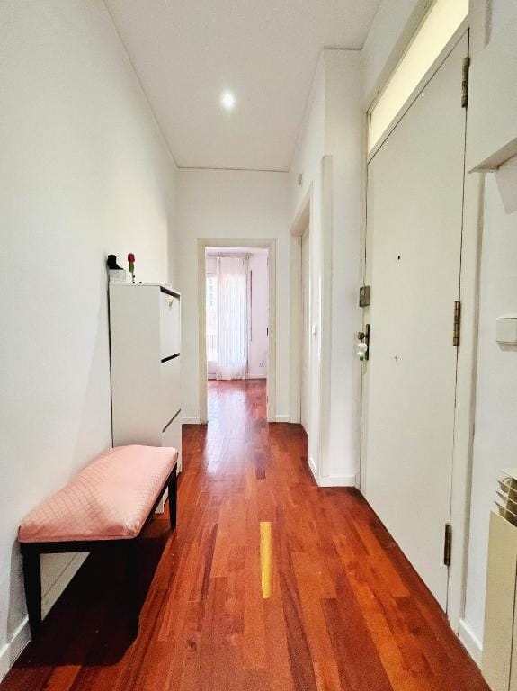 Spacious Private Room in Vila de Gracia Apartment in Barcelona