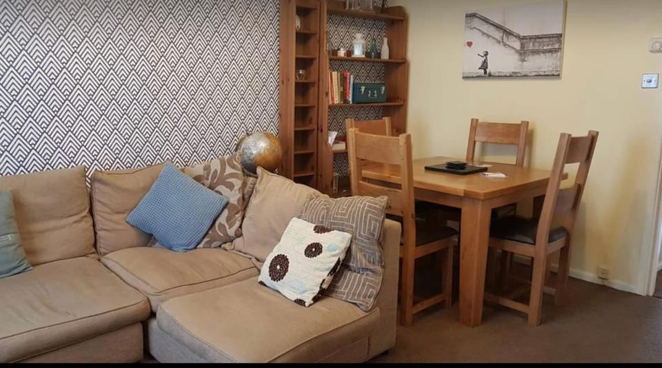 Central apartment with parking Apartment in Leeds