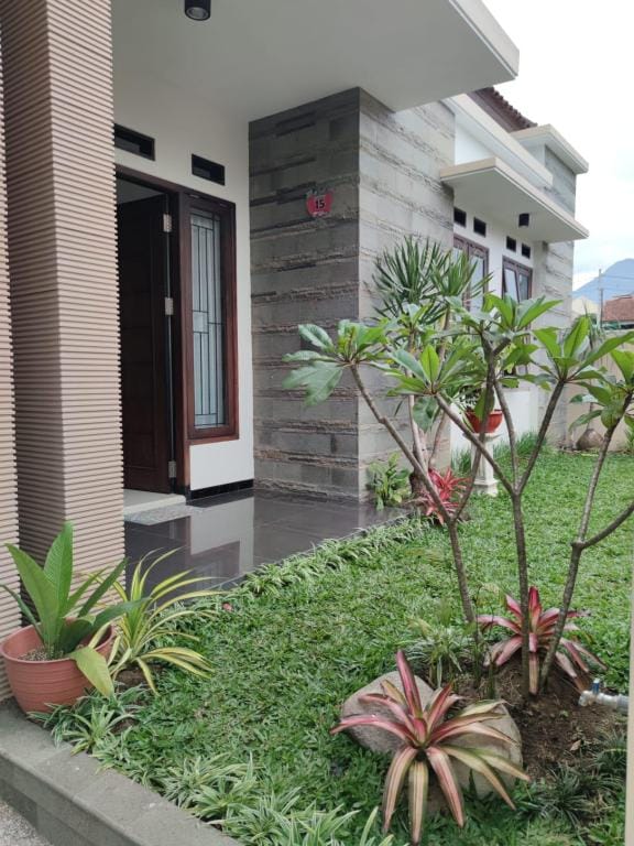 ALINEA Homestay Syariah Villa in Batu