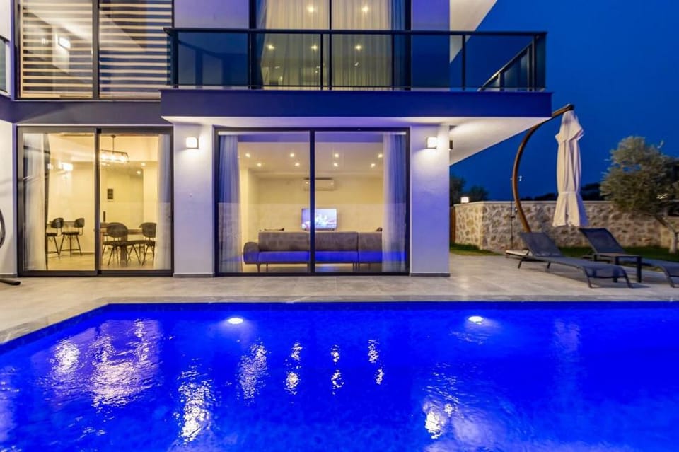 Merkeze Yakın Özel Havuzlu Lüks Villa Villa in Kalkan Belediyesi