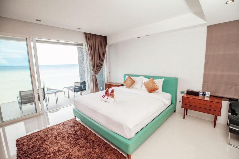 kamala Luxury 5 bed rooms beach front villa Villa in Thailand