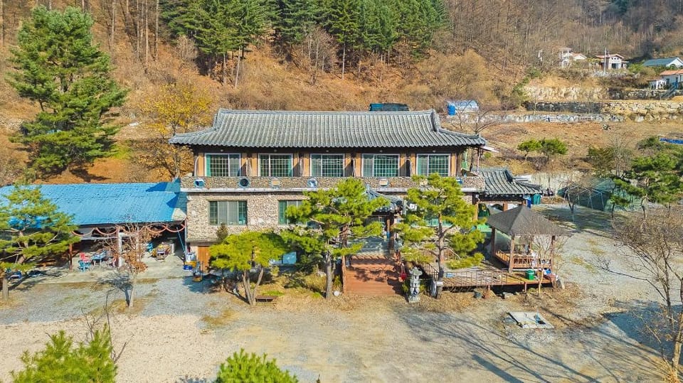 Gapyeong dolgungpensyeon&kaempingjang Bed and Breakfast in Gyeonggi-do