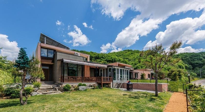 Yeoncheon Bowbow Aegyeon Pension Bed and Breakfast in Gyeonggi-do