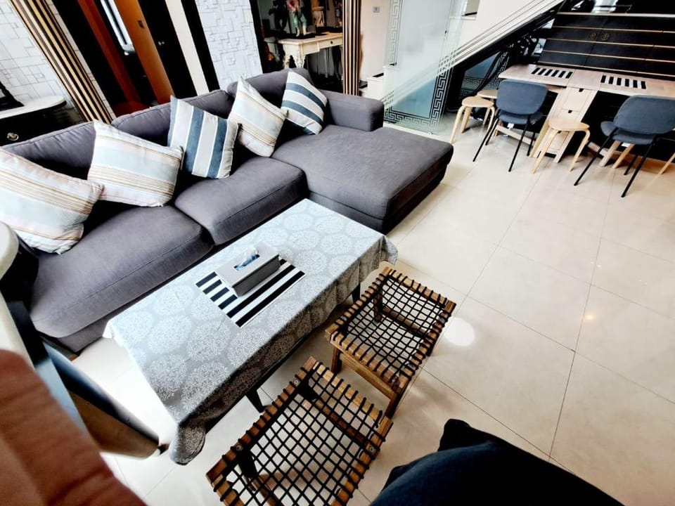 Custom Design Loft With City Views And Rooftop Pool Apartment in Bangkok