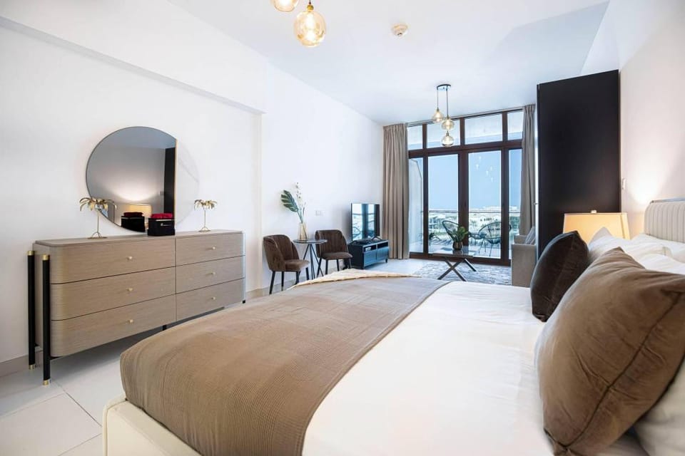 Palm Views East Lovely View Luxury Furnished Apartment in Dubai