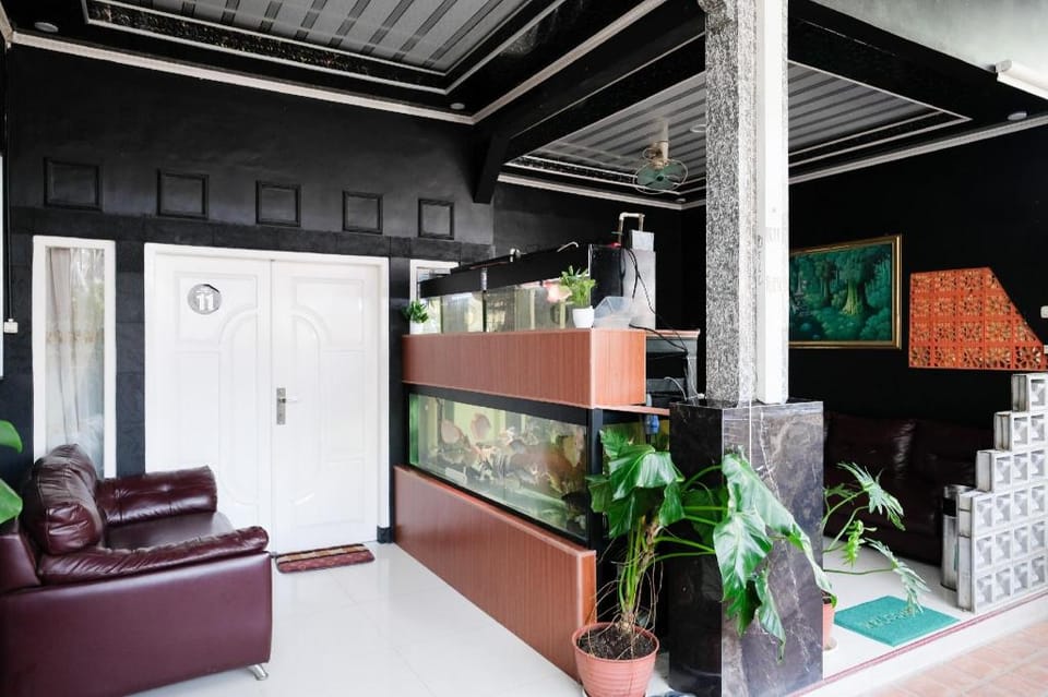 RedDoorz Syariah near Stasiun Wates Bed and Breakfast in Special Region of Yogyakarta