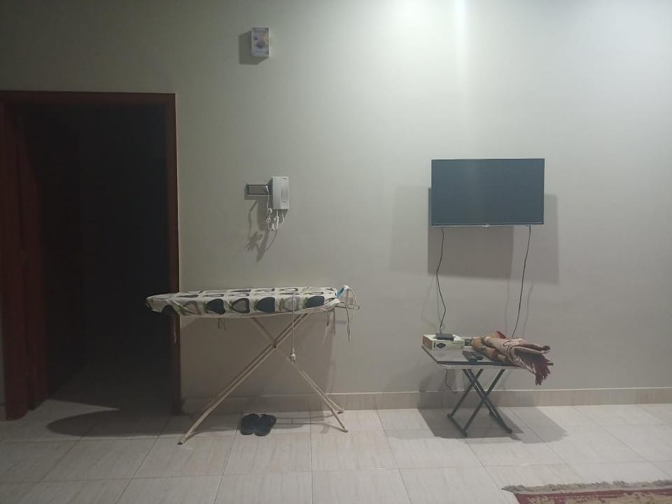 Adorable 3-bedroom vacation house near KDA market. Vacation rental in Karachi