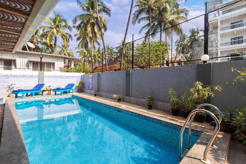 Benz Destination Resort Hotel in Candolim