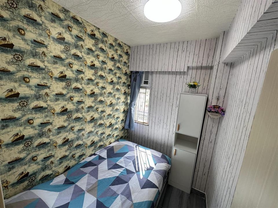 Fantastic and sweet 3 BRs 8pax,1 min mtr Apartment in Hong Kong