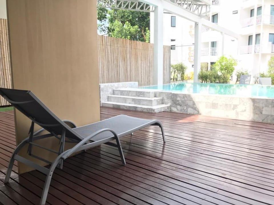 Pool side deluxe room3 Apartment in Phuket