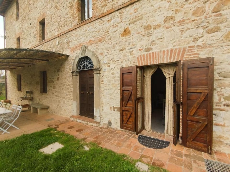 Umbrian Farmhouse Retreat with Private Pool and Garden Farm Stay in Umbria