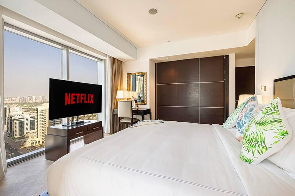 The Address Marina 1br Incl Hotel Facilities Apartment in Dubai