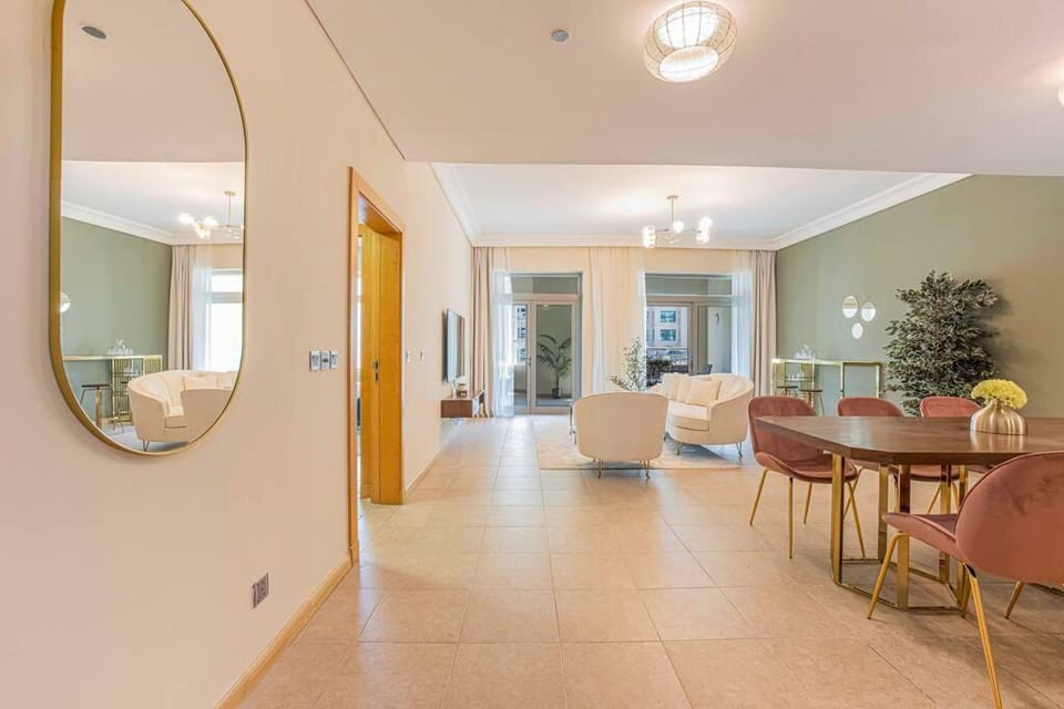Spacious New Furnished 2br M Palm Jumeirah Apartment in Dubai