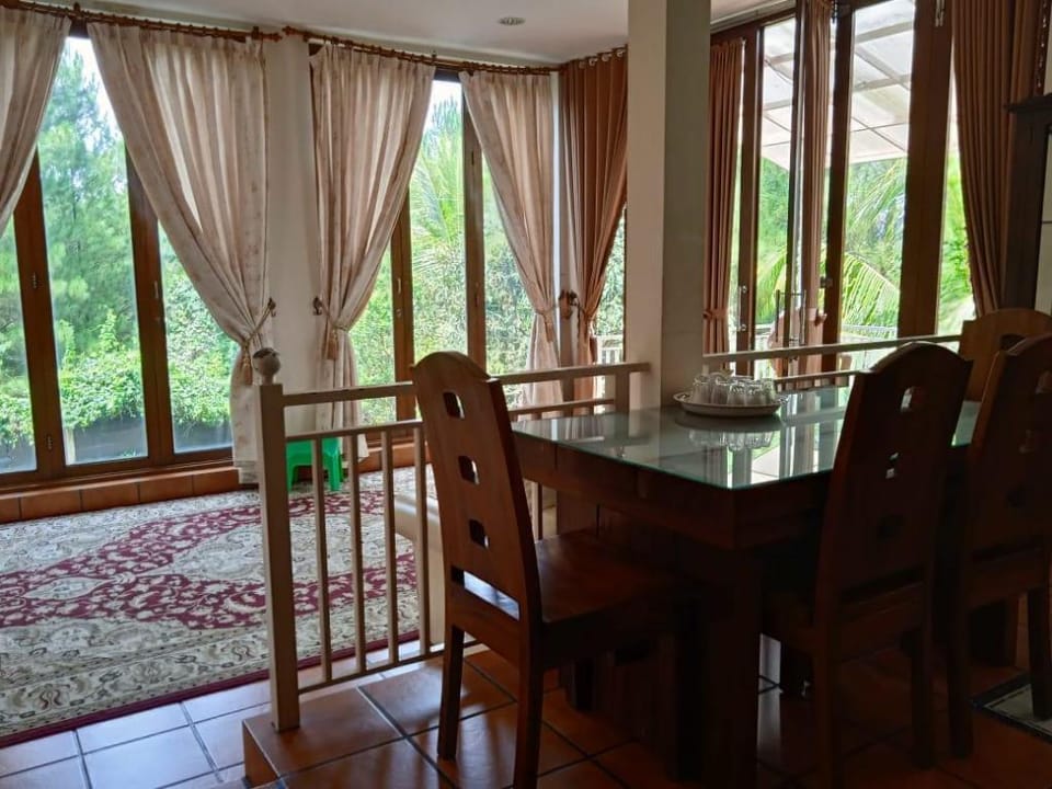 Villa Gathering Muslim Yuni Syahla Villa in West Java