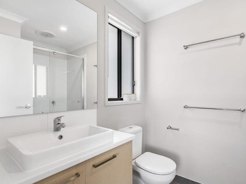 head to great ocean road Tas M1  hospital Unis  8 Apartment in Melbourne