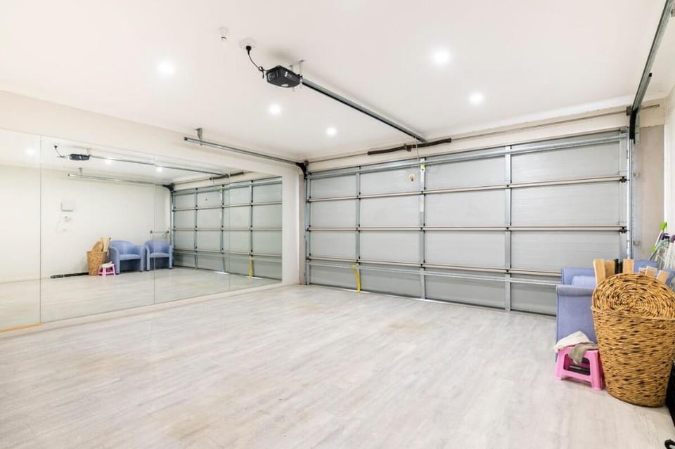 head to great ocean road Tas M1  hospital Unis  8 Apartment in Melbourne