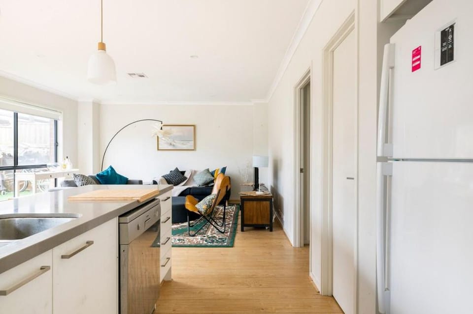 head to great ocean road Tas M1  hospital Unis  8 Apartment in Melbourne