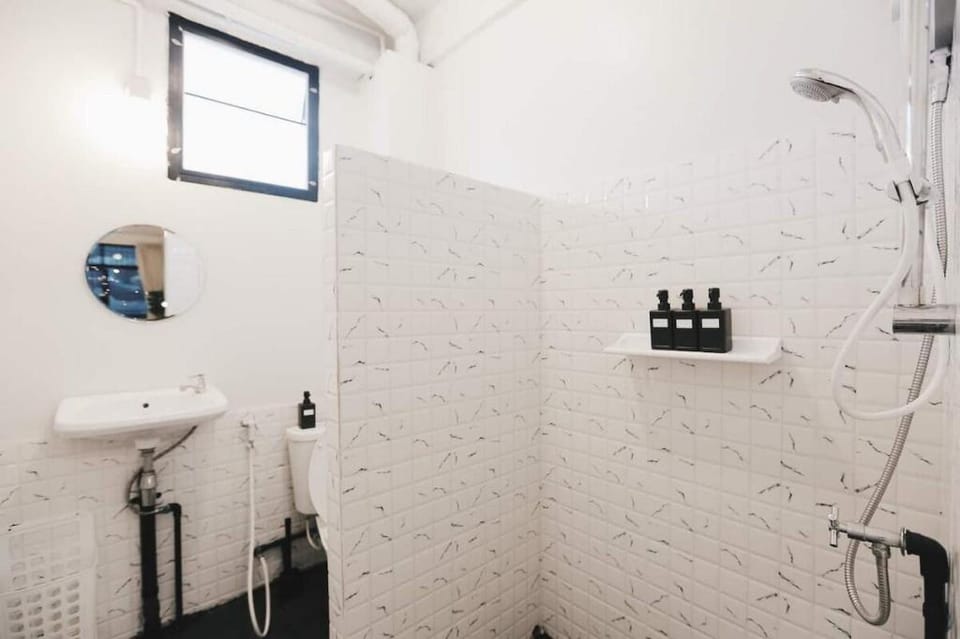 (3rd Fl.)Walk 1min to MRT! Big Room(upto 4ppl) Apartment in Bangkok