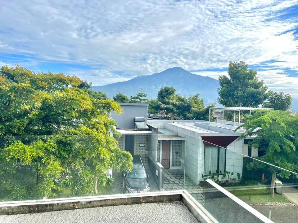 Villa Andara Kolam Renang dan View Pegunungan Villa in Batu