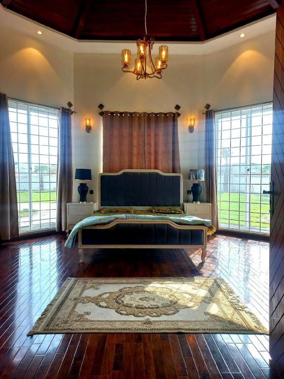 Luxury  8 kanal villa/farmhouse for stay or party Villa in Islamabad