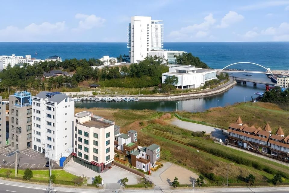 Gangneung Gyeongpoeui Hyuil Pension Bed and Breakfast in South Korea