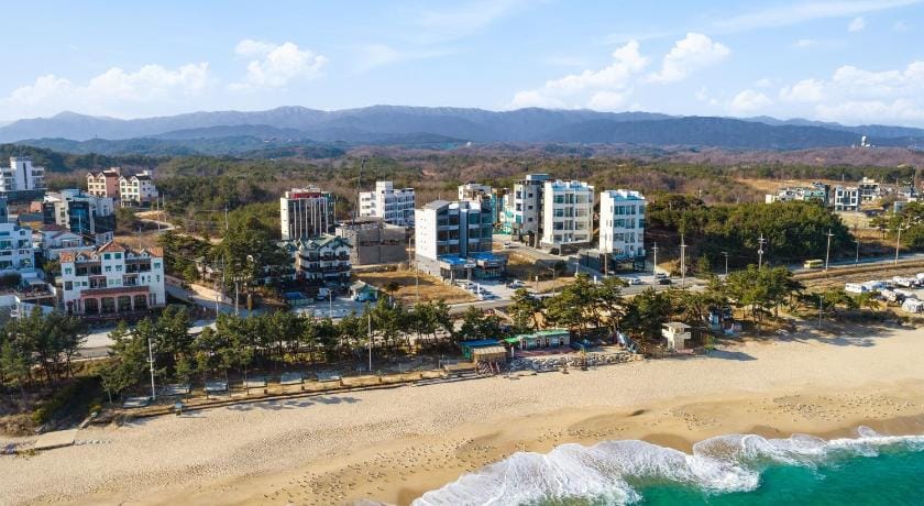 Gangneung Merview Oceanview Spapension Bed and Breakfast in South Korea